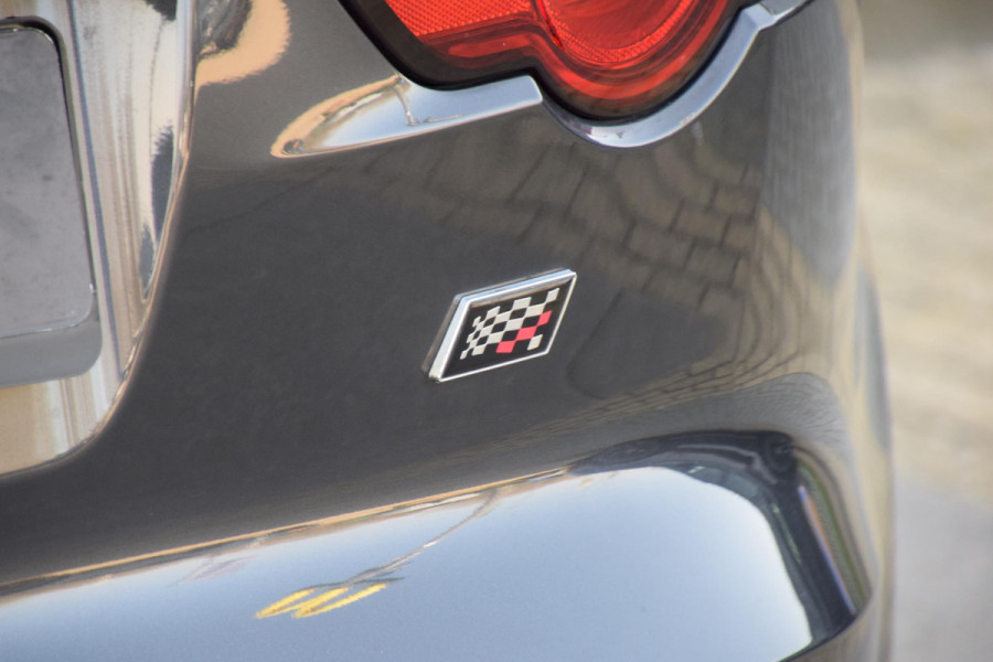 Jaguar F-Type 2.0T Chequered Flag