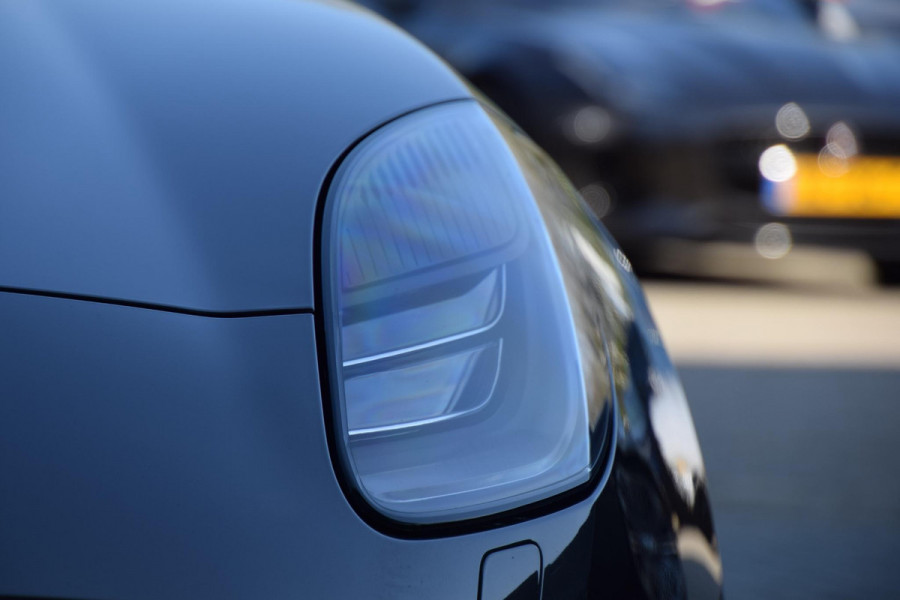 Jaguar F-Type 2.0T Chequered Flag