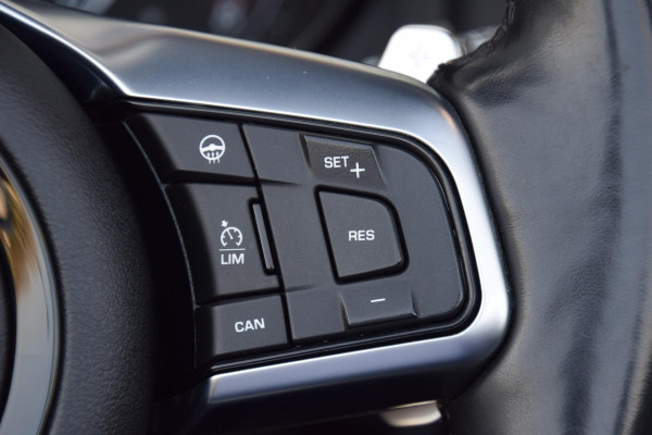 Jaguar F-Type 2.0T Chequered Flag