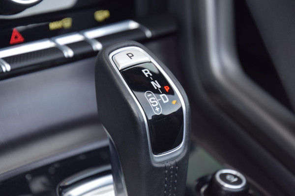 Jaguar F-Type 2.0T Chequered Flag