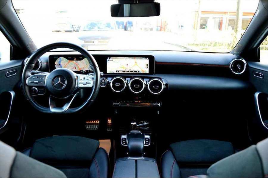 Mercedes-Benz A-Klasse 200 AMG PDC+CAM/LEER/NAVI/AMG18/PANO