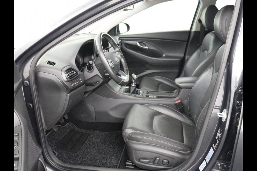Hyundai i30 1.5 T-GDi MHEV Premium | Stoelventilatie | Leder | Trekhaak | Camera | Carplay | Stoelverwarming | Keyless | Full LED | Navigatie | Cruise control | Dodehoek detectie | Climate control