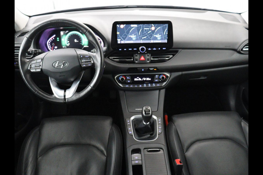 Hyundai i30 1.5 T-GDi MHEV Premium | Stoelventilatie | Leder | Trekhaak | Camera | Carplay | Stoelverwarming | Keyless | Full LED | Navigatie | Cruise control | Dodehoek detectie | Climate control