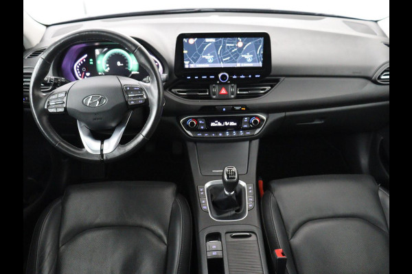 Hyundai i30 1.5 T-GDi MHEV Premium | Stoelventilatie | Leder | Trekhaak | Camera | Carplay | Stoelverwarming | Keyless | Full LED | Navigatie | Cruise control | Dodehoek detectie | Climate control