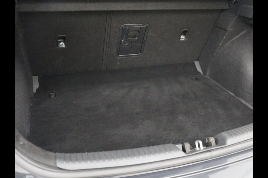 Hyundai i30 1.5 T-GDi MHEV Premium | Stoelventilatie | Leder | Trekhaak | Camera | Carplay | Stoelverwarming | Keyless | Full LED | Navigatie | Cruise control | Dodehoek detectie | Climate control