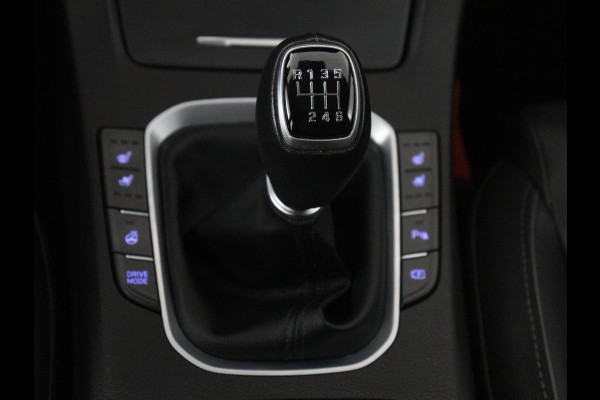 Hyundai i30 1.5 T-GDi MHEV Premium | Stoelventilatie | Leder | Trekhaak | Camera | Carplay | Stoelverwarming | Keyless | Full LED | Navigatie | Cruise control | Dodehoek detectie | Climate control