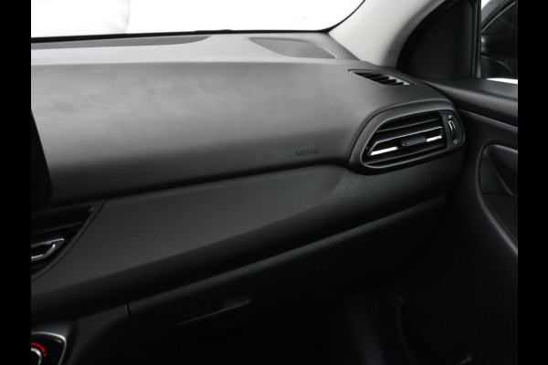 Hyundai i30 1.5 T-GDi MHEV Premium | Stoelventilatie | Leder | Trekhaak | Camera | Carplay | Stoelverwarming | Keyless | Full LED | Navigatie | Cruise control | Dodehoek detectie | Climate control