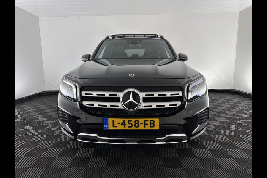 Mercedes-Benz Glb 200 Business Solution Luxury (INCL-BTW) *PANO | LEATHER | FULL-LED | AMBIENTLIGHT | HEATED-SPORTSEATS | WIDESCREEN-DIGICOCKPIT | DAB+ | NAVI-FULLMAP | CAMERA | PRIVACYGLASS | LANE-ASSIST | DYNAMIC-SELECT | 18'