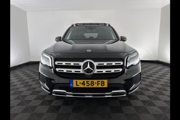 Mercedes-Benz Glb 200 Business Solution Luxury (INCL-BTW) *PANO | LEATHER | FULL-LED | AMBIENTLIGHT | HEATED-SPORTSEATS | WIDESCREEN-DIGICOCKPIT | DAB+ | NAVI-FULLMAP | CAMERA | PRIVACYGLASS | LANE-ASSIST | DYNAMIC-SELECT | 18'