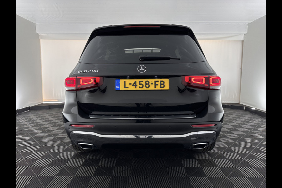 Mercedes-Benz Glb 200 Business Solution Luxury (INCL-BTW) *PANO | LEATHER | FULL-LED | AMBIENTLIGHT | HEATED-SPORTSEATS | WIDESCREEN-DIGICOCKPIT | DAB+ | NAVI-FULLMAP | CAMERA | PRIVACYGLASS | LANE-ASSIST | DYNAMIC-SELECT | 18'