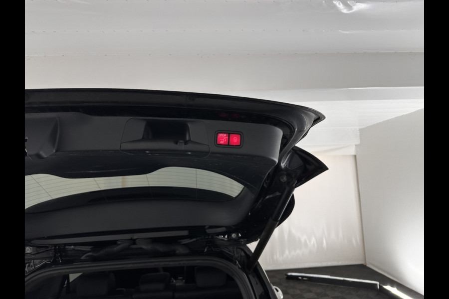 Mercedes-Benz Glb 200 Business Solution Luxury (INCL-BTW) *PANO | LEATHER | FULL-LED | AMBIENTLIGHT | HEATED-SPORTSEATS | WIDESCREEN-DIGICOCKPIT | DAB+ | NAVI-FULLMAP | CAMERA | PRIVACYGLASS | LANE-ASSIST | DYNAMIC-SELECT | 18'