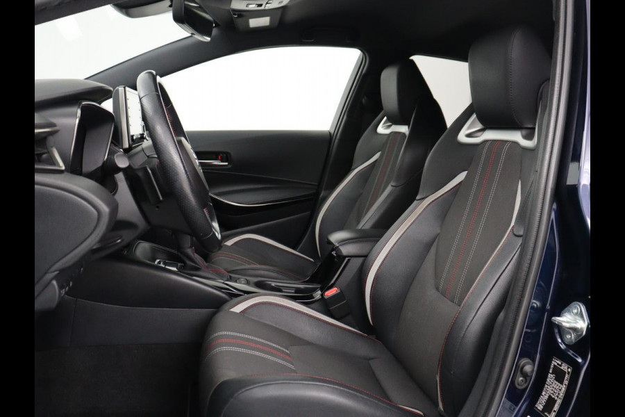 Toyota Corolla 2.0 Hybrid GR-Sport | Leder/Alcantara | Stoelverwarming | Trekhaak | Sportstoelen | Camera | Carplay | Park Assist | Keyless | Climate control | Full LED | Bluetooth | Getint glas