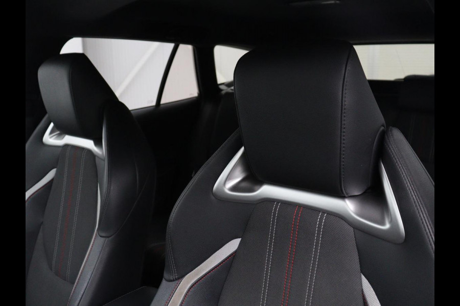 Toyota Corolla 2.0 Hybrid GR-Sport | Leder/Alcantara | Stoelverwarming | Trekhaak | Sportstoelen | Camera | Carplay | Park Assist | Keyless | Climate control | Full LED | Bluetooth | Getint glas
