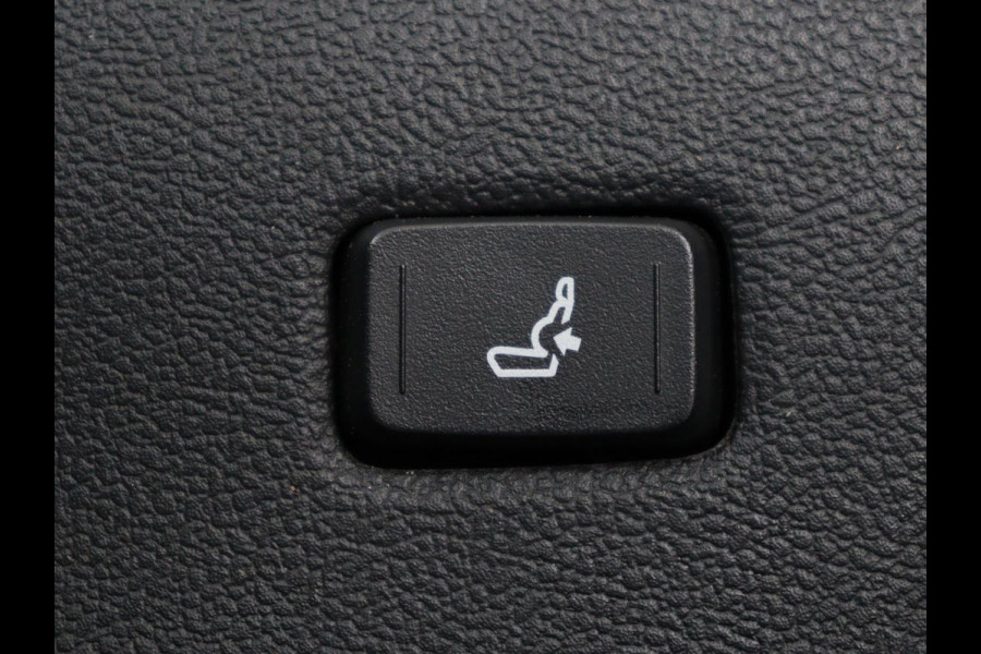 Toyota Corolla 2.0 Hybrid GR-Sport | Leder/Alcantara | Stoelverwarming | Trekhaak | Sportstoelen | Camera | Carplay | Park Assist | Keyless | Climate control | Full LED | Bluetooth | Getint glas