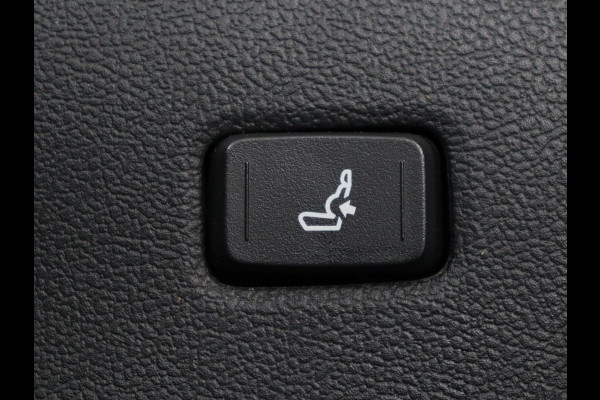 Toyota Corolla 2.0 Hybrid GR-Sport | Leder/Alcantara | Stoelverwarming | Trekhaak | Sportstoelen | Camera | Carplay | Park Assist | Keyless | Climate control | Full LED | Bluetooth | Getint glas