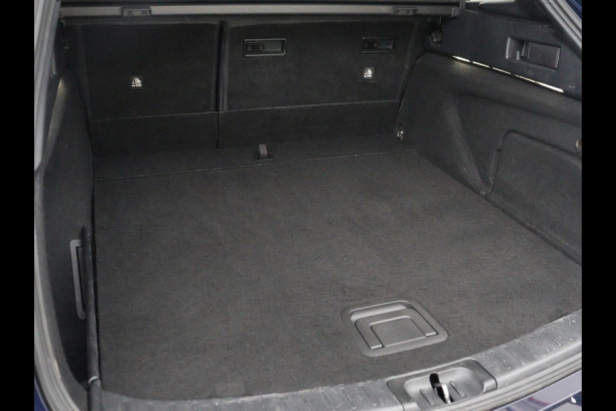 Toyota Corolla 2.0 Hybrid GR-Sport | Leder/Alcantara | Stoelverwarming | Trekhaak | Sportstoelen | Camera | Carplay | Park Assist | Keyless | Climate control | Full LED | Bluetooth | Getint glas