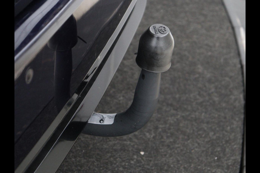 Toyota Corolla 2.0 Hybrid GR-Sport | Leder/Alcantara | Stoelverwarming | Trekhaak | Sportstoelen | Camera | Carplay | Park Assist | Keyless | Climate control | Full LED | Bluetooth | Getint glas