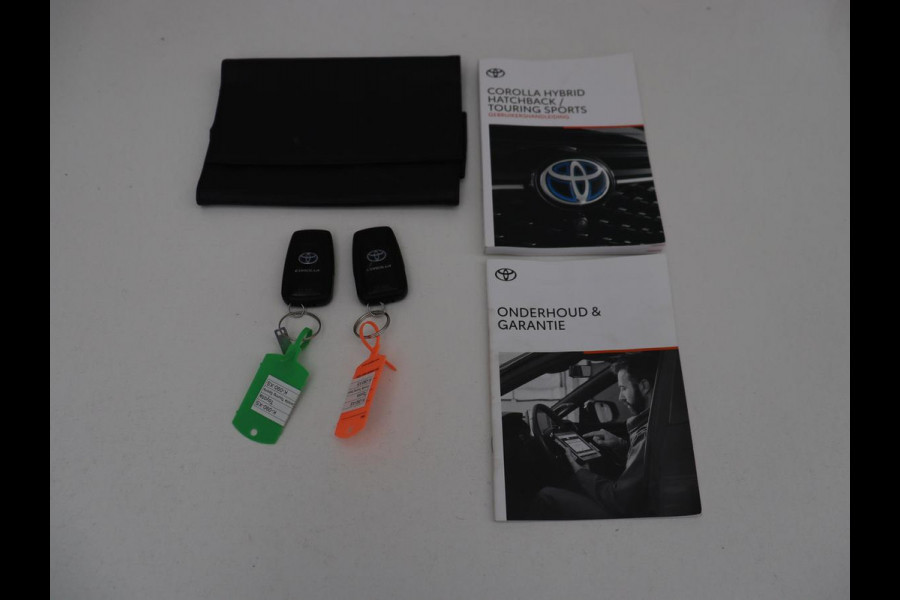Toyota Corolla 2.0 Hybrid GR-Sport | Leder/Alcantara | Stoelverwarming | Trekhaak | Sportstoelen | Camera | Carplay | Park Assist | Keyless | Climate control | Full LED | Bluetooth | Getint glas
