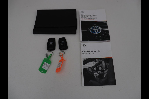 Toyota Corolla 2.0 Hybrid GR-Sport | Leder/Alcantara | Stoelverwarming | Trekhaak | Sportstoelen | Camera | Carplay | Park Assist | Keyless | Climate control | Full LED | Bluetooth | Getint glas