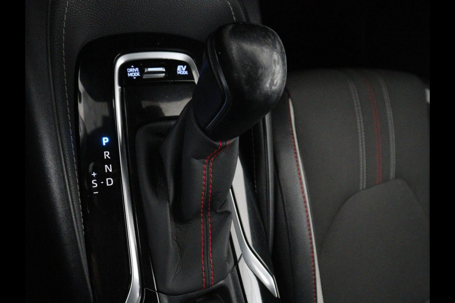 Toyota Corolla 2.0 Hybrid GR-Sport | Leder/Alcantara | Stoelverwarming | Trekhaak | Sportstoelen | Camera | Carplay | Park Assist | Keyless | Climate control | Full LED | Bluetooth | Getint glas