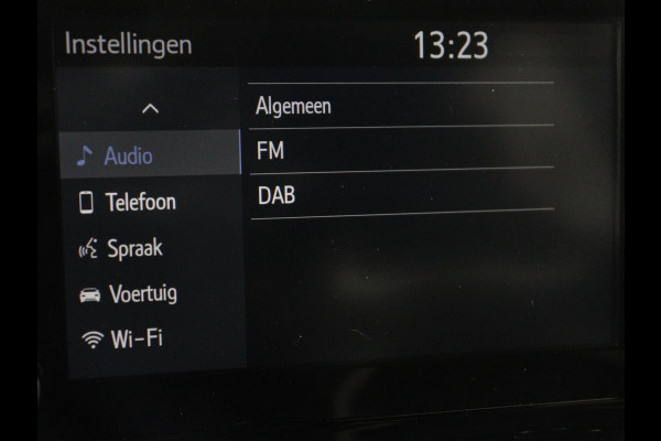 Toyota Corolla 2.0 Hybrid GR-Sport | Leder/Alcantara | Stoelverwarming | Trekhaak | Sportstoelen | Camera | Carplay | Park Assist | Keyless | Climate control | Full LED | Bluetooth | Getint glas
