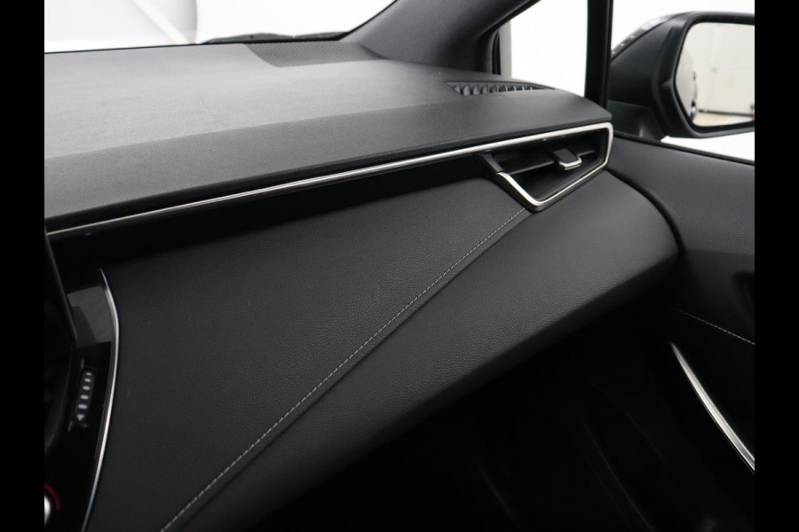 Toyota Corolla 2.0 Hybrid GR-Sport | Leder/Alcantara | Stoelverwarming | Trekhaak | Sportstoelen | Camera | Carplay | Park Assist | Keyless | Climate control | Full LED | Bluetooth | Getint glas