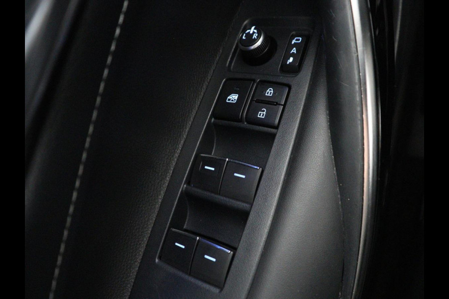 Toyota Corolla 2.0 Hybrid GR-Sport | Leder/Alcantara | Stoelverwarming | Trekhaak | Sportstoelen | Camera | Carplay | Park Assist | Keyless | Climate control | Full LED | Bluetooth | Getint glas