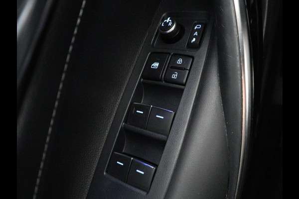 Toyota Corolla 2.0 Hybrid GR-Sport | Leder/Alcantara | Stoelverwarming | Trekhaak | Sportstoelen | Camera | Carplay | Park Assist | Keyless | Climate control | Full LED | Bluetooth | Getint glas