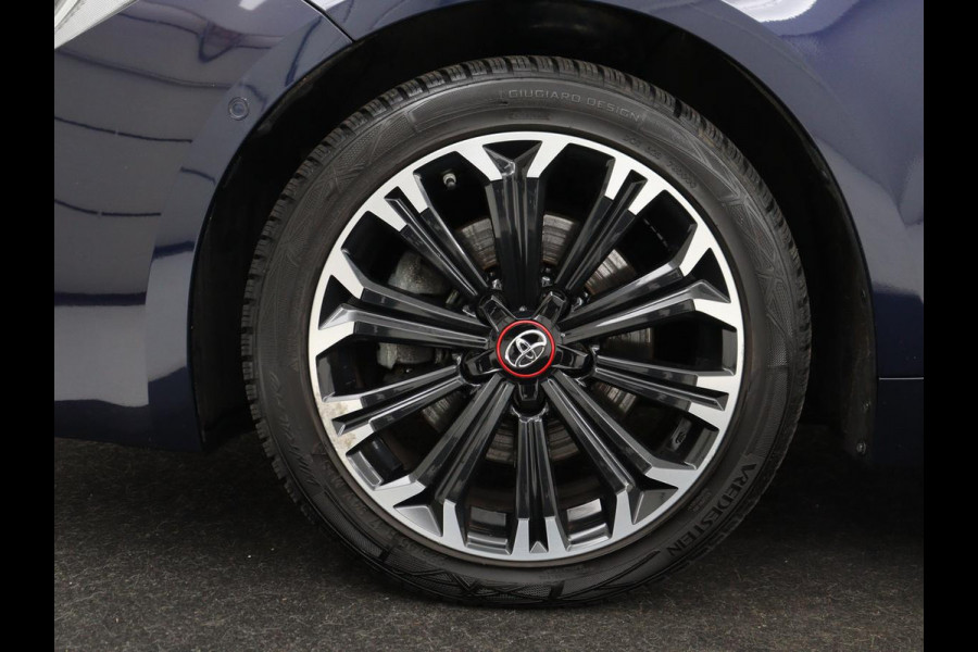 Toyota Corolla 2.0 Hybrid GR-Sport | Leder/Alcantara | Stoelverwarming | Trekhaak | Sportstoelen | Camera | Carplay | Park Assist | Keyless | Climate control | Full LED | Bluetooth | Getint glas