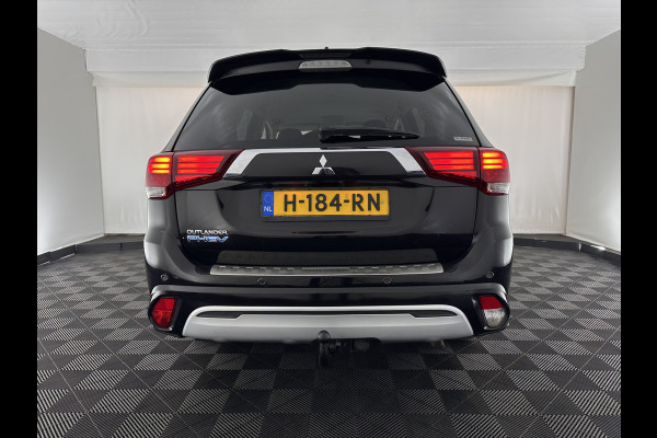 Mitsubishi Outlander 2.4 PHEV Intense AWD (Plug-in) (INCL-BTW) *LEATHER-ALCANTARA | FULL-LED | KEYLESS | BLINDSPOT | CAMERA | HEATED-COMFORTSEATS | ECC | SHIFTPADDLES | PDC | CRUISE | PRIVACYGLASS | DAB | TOWBAR | CARPLAY | 18''ALU*