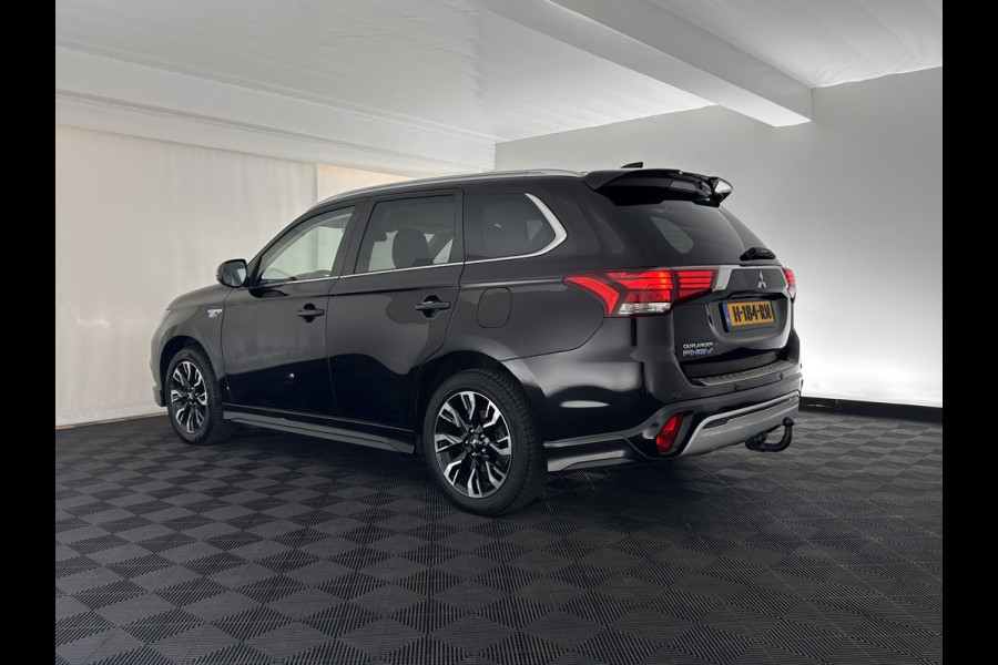 Mitsubishi Outlander 2.4 PHEV Intense AWD (Plug-in) (INCL-BTW) *LEATHER-ALCANTARA | FULL-LED | KEYLESS | BLINDSPOT | CAMERA | HEATED-COMFORTSEATS | ECC | SHIFTPADDLES | PDC | CRUISE | PRIVACYGLASS | DAB | TOWBAR | CARPLAY | 18''ALU*