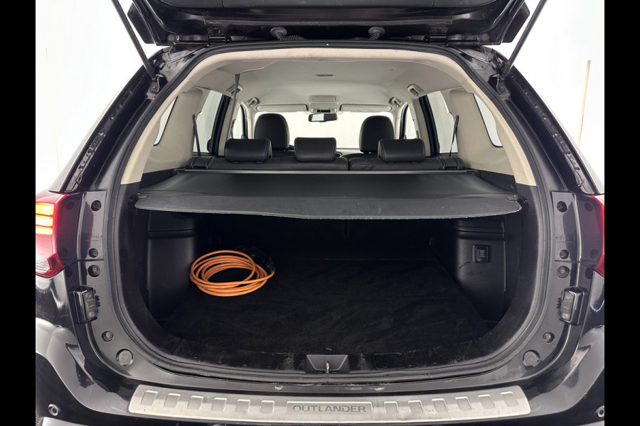 Mitsubishi Outlander 2.4 PHEV Intense AWD (Plug-in) (INCL-BTW) *LEATHER-ALCANTARA | FULL-LED | KEYLESS | BLINDSPOT | CAMERA | HEATED-COMFORTSEATS | ECC | SHIFTPADDLES | PDC | CRUISE | PRIVACYGLASS | DAB | TOWBAR | CARPLAY | 18''ALU*
