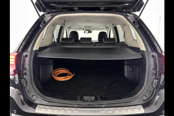 Mitsubishi Outlander 2.4 PHEV Intense AWD (Plug-in) (INCL-BTW) *LEATHER-ALCANTARA | FULL-LED | KEYLESS | BLINDSPOT | CAMERA | HEATED-COMFORTSEATS | ECC | SHIFTPADDLES | PDC | CRUISE | PRIVACYGLASS | DAB | TOWBAR | CARPLAY | 18''ALU*