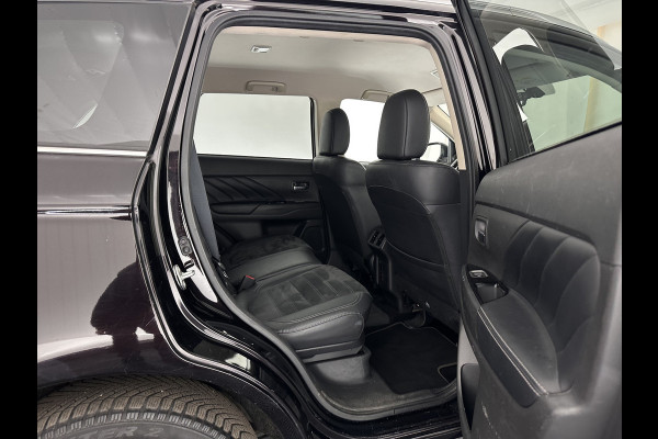 Mitsubishi Outlander 2.4 PHEV Intense AWD (Plug-in) (INCL-BTW) *LEATHER-ALCANTARA | FULL-LED | KEYLESS | BLINDSPOT | CAMERA | HEATED-COMFORTSEATS | ECC | SHIFTPADDLES | PDC | CRUISE | PRIVACYGLASS | DAB | TOWBAR | CARPLAY | 18''ALU*
