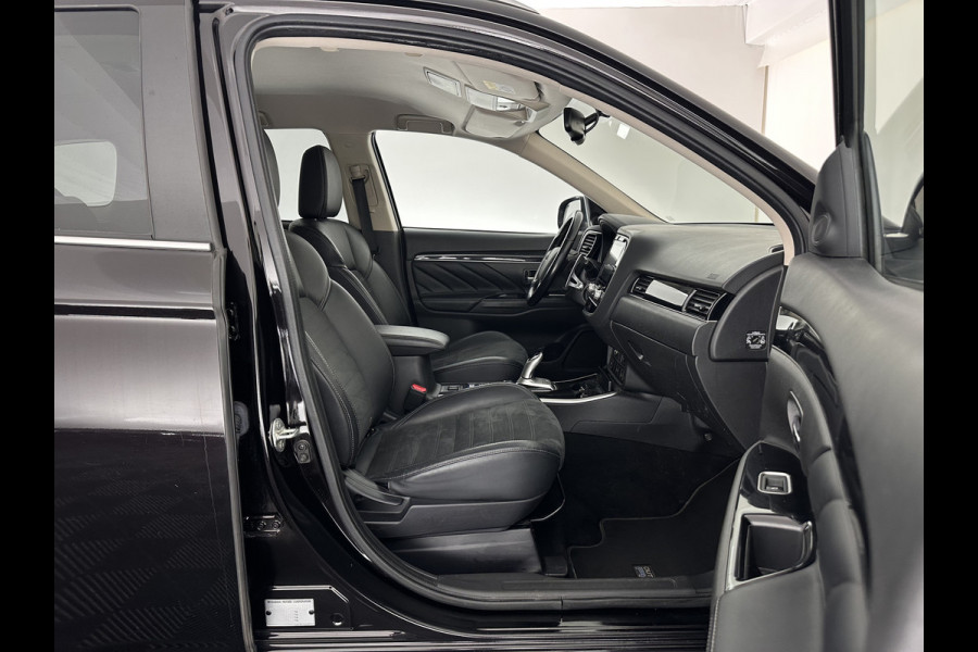 Mitsubishi Outlander 2.4 PHEV Intense AWD (Plug-in) (INCL-BTW) *LEATHER-ALCANTARA | FULL-LED | KEYLESS | BLINDSPOT | CAMERA | HEATED-COMFORTSEATS | ECC | SHIFTPADDLES | PDC | CRUISE | PRIVACYGLASS | DAB | TOWBAR | CARPLAY | 18''ALU*