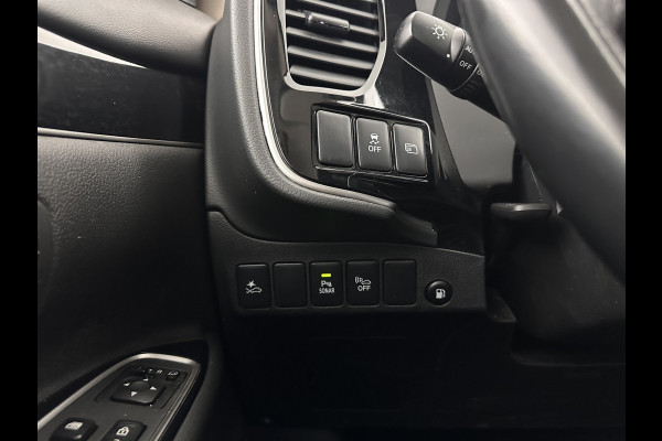 Mitsubishi Outlander 2.4 PHEV Intense AWD (Plug-in) (INCL-BTW) *LEATHER-ALCANTARA | FULL-LED | KEYLESS | BLINDSPOT | CAMERA | HEATED-COMFORTSEATS | ECC | SHIFTPADDLES | PDC | CRUISE | PRIVACYGLASS | DAB | TOWBAR | CARPLAY | 18''ALU*