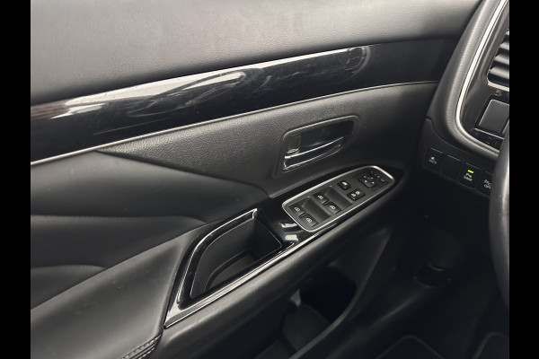 Mitsubishi Outlander 2.4 PHEV Intense AWD (Plug-in) (INCL-BTW) *LEATHER-ALCANTARA | FULL-LED | KEYLESS | BLINDSPOT | CAMERA | HEATED-COMFORTSEATS | ECC | SHIFTPADDLES | PDC | CRUISE | PRIVACYGLASS | DAB | TOWBAR | CARPLAY | 18''ALU*