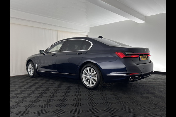 BMW 7 Serie 745Le (Plug-in) (INCL-BTW) *PANO | LEATHER | FULL-LED | HEAD-UP | BLINDSPOT | MEMORY-PACK | DIGI-COCKPIT | KEYLESS | DAB+ | CAMERA | HEATED-COMFORTSEATS | AMBIENTLIGHT | CARPLAY | SHIFTPADDLES | 18''ALU*