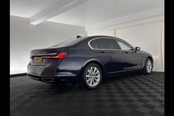 BMW 7 Serie 745Le (Plug-in) (INCL-BTW) *PANO | LEATHER | FULL-LED | HEAD-UP | BLINDSPOT | MEMORY-PACK | DIGI-COCKPIT | KEYLESS | DAB+ | CAMERA | HEATED-COMFORTSEATS | AMBIENTLIGHT | CARPLAY | SHIFTPADDLES | 18''ALU*