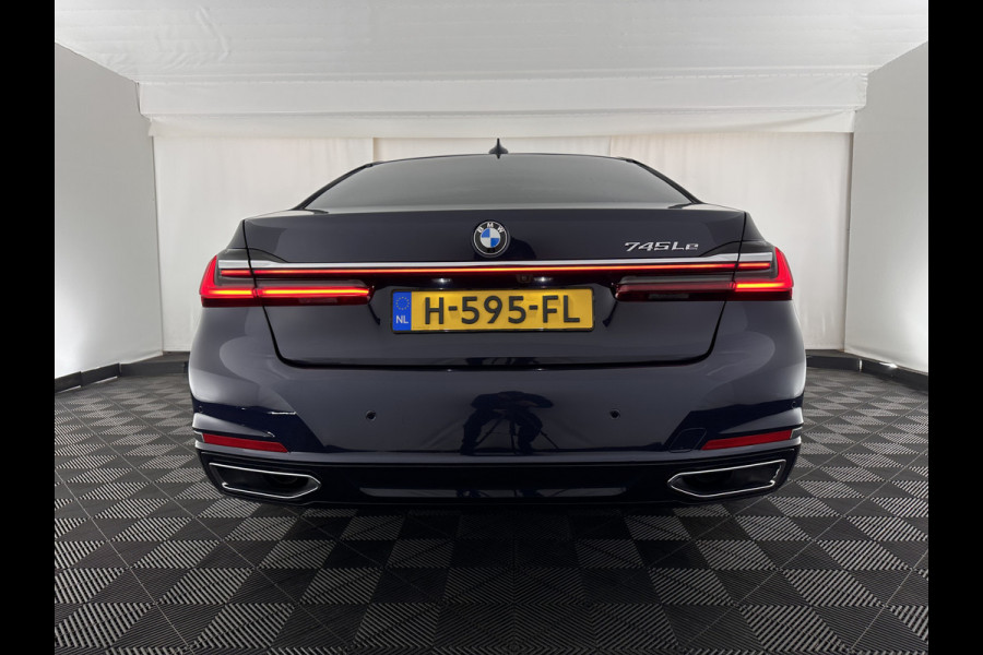 BMW 7 Serie 745Le (Plug-in) (INCL-BTW) *PANO | LEATHER | FULL-LED | HEAD-UP | BLINDSPOT | MEMORY-PACK | DIGI-COCKPIT | KEYLESS | DAB+ | CAMERA | HEATED-COMFORTSEATS | AMBIENTLIGHT | CARPLAY | SHIFTPADDLES | 18''ALU*