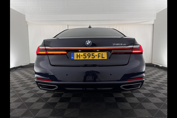 BMW 7 Serie 745Le (Plug-in) (INCL-BTW) *PANO | LEATHER | FULL-LED | HEAD-UP | BLINDSPOT | MEMORY-PACK | DIGI-COCKPIT | KEYLESS | DAB+ | CAMERA | HEATED-COMFORTSEATS | AMBIENTLIGHT | CARPLAY | SHIFTPADDLES | 18''ALU*