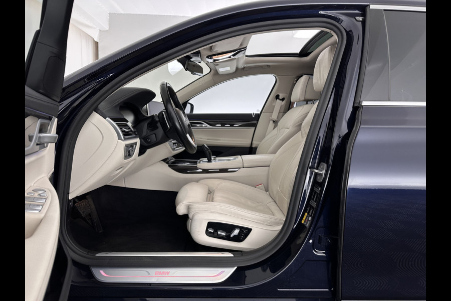 BMW 7 Serie 745Le (Plug-in) (INCL-BTW) *PANO | LEATHER | FULL-LED | HEAD-UP | BLINDSPOT | MEMORY-PACK | DIGI-COCKPIT | KEYLESS | DAB+ | CAMERA | HEATED-COMFORTSEATS | AMBIENTLIGHT | CARPLAY | SHIFTPADDLES | 18''ALU*