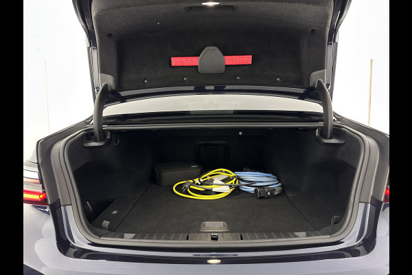 BMW 7 Serie 745Le (Plug-in) (INCL-BTW) *PANO | LEATHER | FULL-LED | HEAD-UP | BLINDSPOT | MEMORY-PACK | DIGI-COCKPIT | KEYLESS | DAB+ | CAMERA | HEATED-COMFORTSEATS | AMBIENTLIGHT | CARPLAY | SHIFTPADDLES | 18''ALU*
