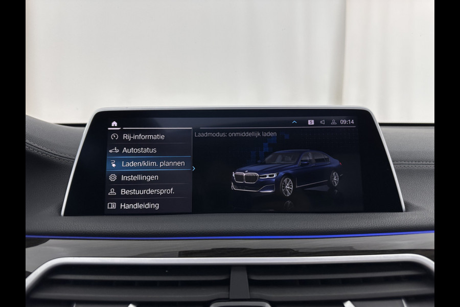 BMW 7 Serie 745Le (Plug-in) (INCL-BTW) *PANO | LEATHER | FULL-LED | HEAD-UP | BLINDSPOT | MEMORY-PACK | DIGI-COCKPIT | KEYLESS | DAB+ | CAMERA | HEATED-COMFORTSEATS | AMBIENTLIGHT | CARPLAY | SHIFTPADDLES | 18''ALU*