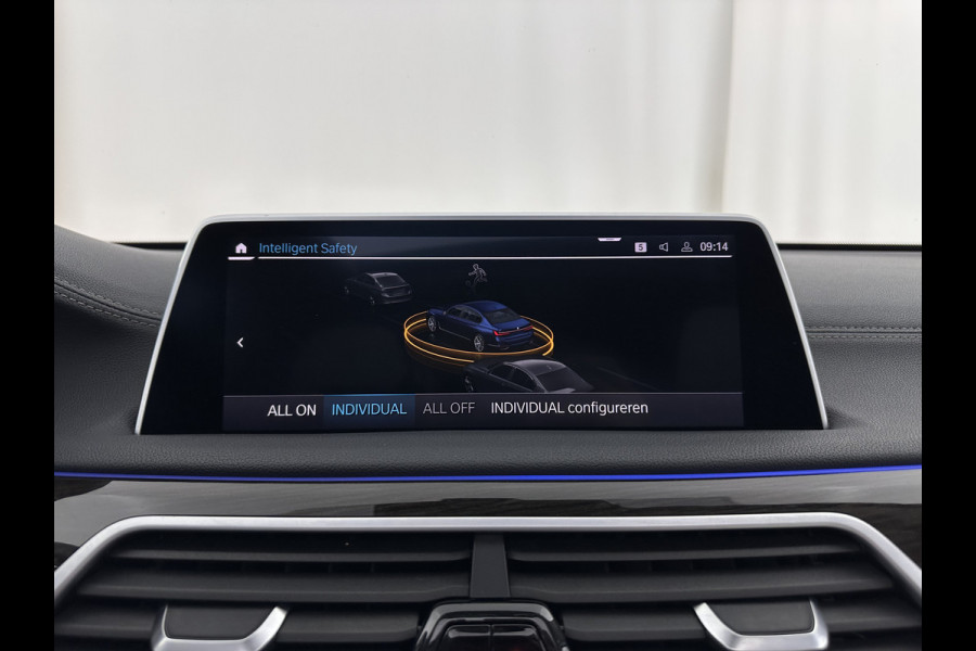 BMW 7 Serie 745Le (Plug-in) (INCL-BTW) *PANO | LEATHER | FULL-LED | HEAD-UP | BLINDSPOT | MEMORY-PACK | DIGI-COCKPIT | KEYLESS | DAB+ | CAMERA | HEATED-COMFORTSEATS | AMBIENTLIGHT | CARPLAY | SHIFTPADDLES | 18''ALU*
