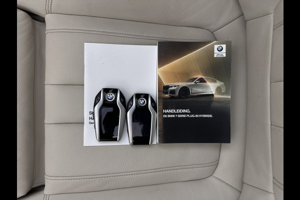 BMW 7 Serie 745Le (Plug-in) (INCL-BTW) *PANO | LEATHER | FULL-LED | HEAD-UP | BLINDSPOT | MEMORY-PACK | DIGI-COCKPIT | KEYLESS | DAB+ | CAMERA | HEATED-COMFORTSEATS | AMBIENTLIGHT | CARPLAY | SHIFTPADDLES | 18''ALU*