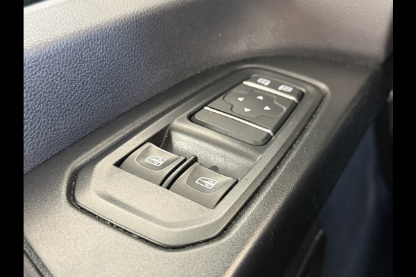 Renault Trafic 2.0 dCi 130PK T30 L2H1 Work Edition 2 x Schuifdeur / Laadruimte bekleed / Led