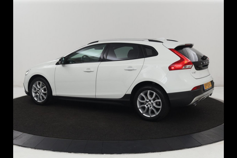 Volvo V40 Cross Country 1.5 T3 Polar+ Luxury | Panoramadak | Leder | Trekhaak | Harman/Kardon | Stoelverwarming | Camera | Keyless | Full LED | Park Assist | Climate control | Cruise control