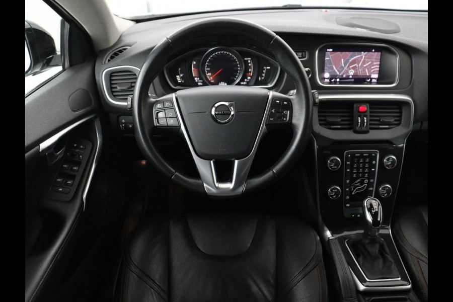 Volvo V40 Cross Country 1.5 T3 Polar+ Luxury | Panoramadak | Leder | Trekhaak | Harman/Kardon | Stoelverwarming | Camera | Keyless | Full LED | Park Assist | Climate control | Cruise control