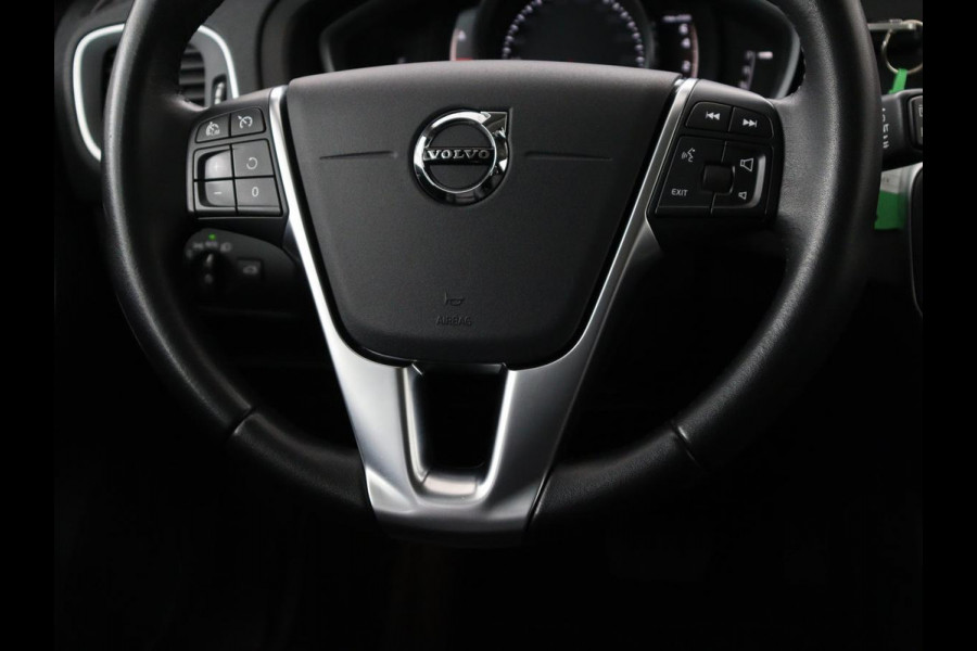 Volvo V40 Cross Country 1.5 T3 Polar+ Luxury | Panoramadak | Leder | Trekhaak | Harman/Kardon | Stoelverwarming | Camera | Keyless | Full LED | Park Assist | Climate control | Cruise control